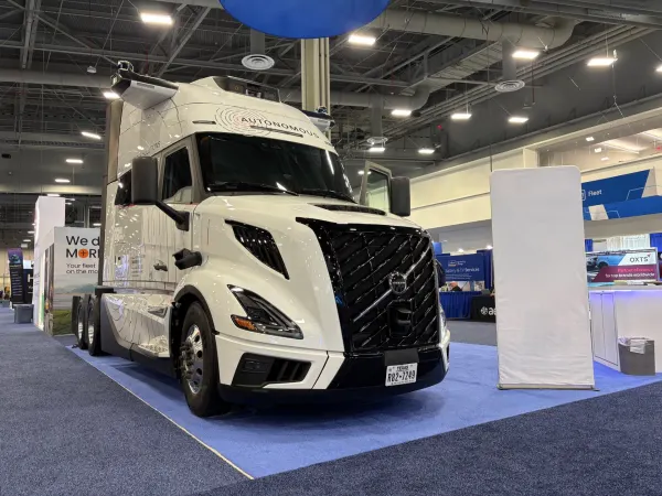 Autonomous Volvo VNL.