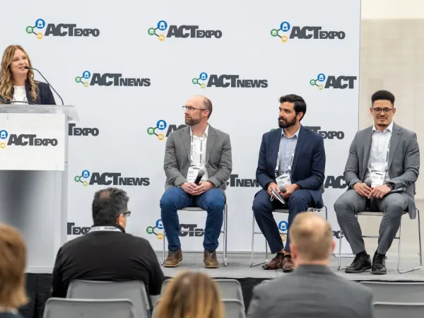 Panelists discuss the advantages of mixed-energy commercial fleets during an ACT Expo educational session on alternative fuel strategies.
