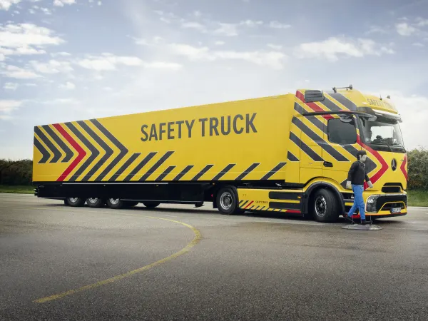 Mercedes-Benz 130 years of trucking.