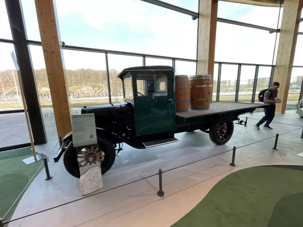 1928 Volvo LV Series truck.