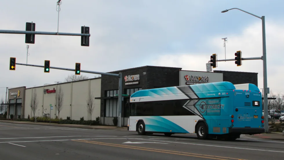 Cherriots bus at traffic signal using LYT technology.