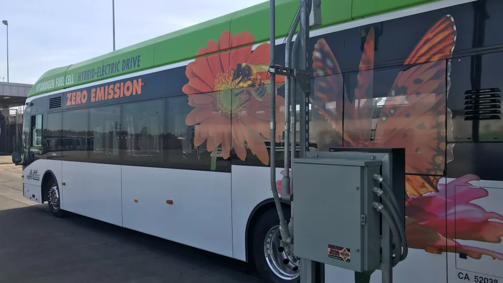 Zero-emissions bus with FLEETWATCH technology