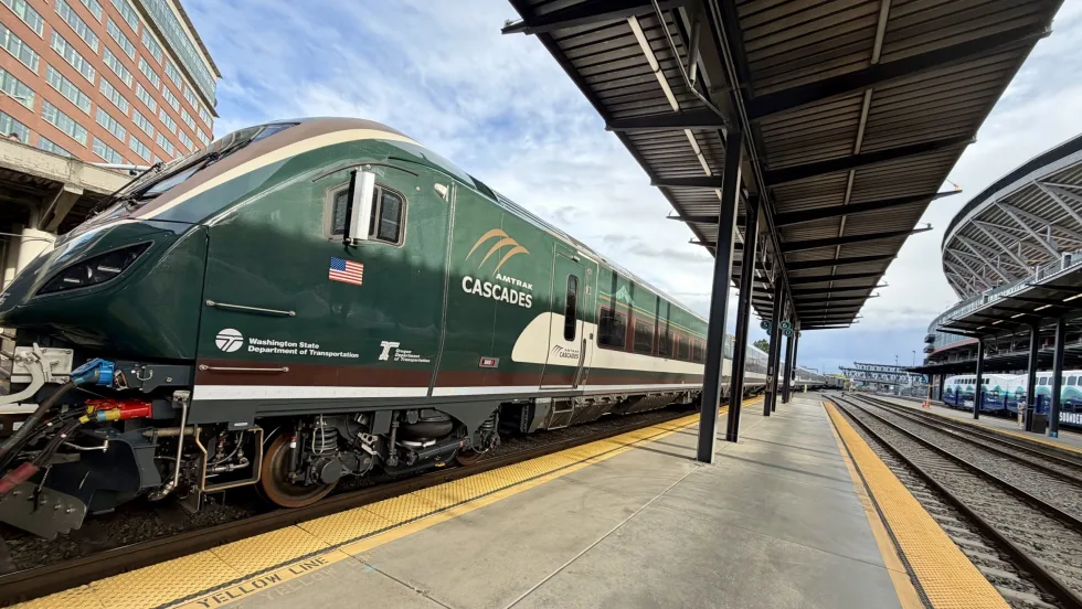 An Amtrak Cascades Airo Trainset at a station.