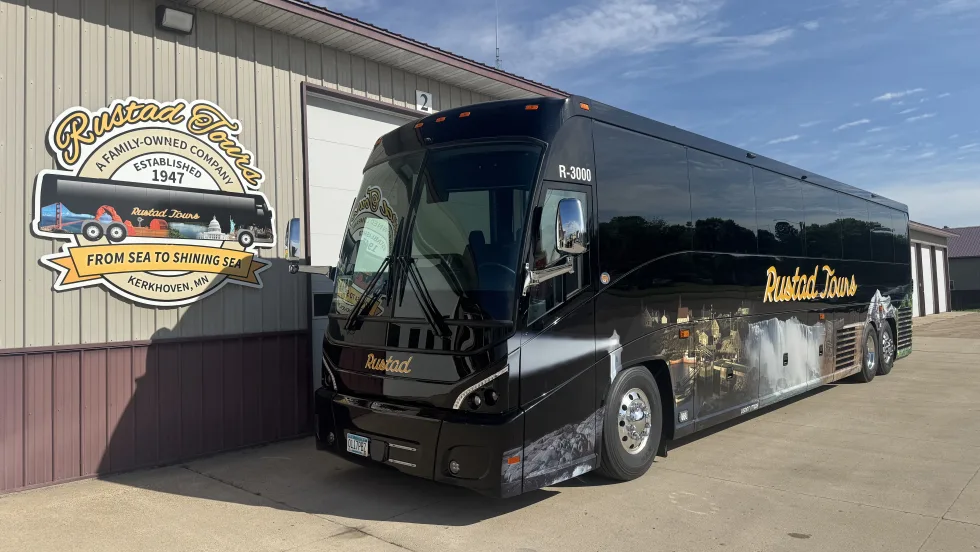 An MCI J4500 for Rustad Tours 