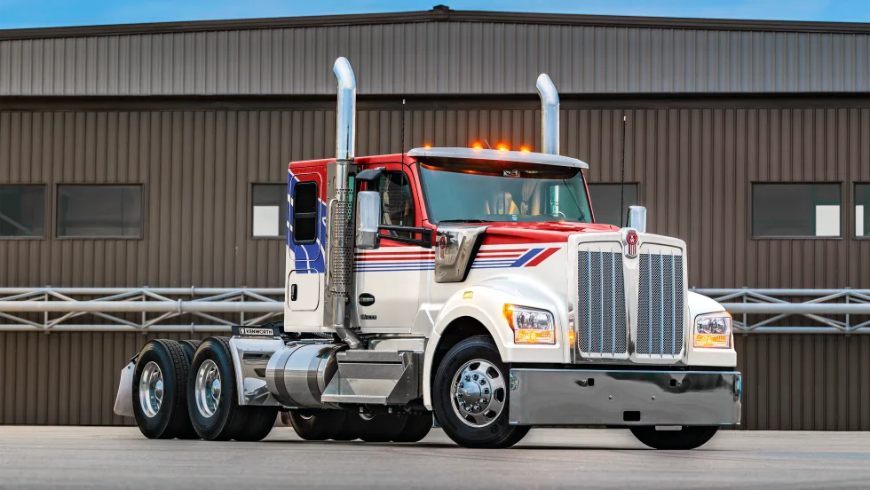 Kenworth TourAmerica W900L.