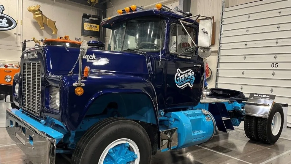 1984 Mack R Model.