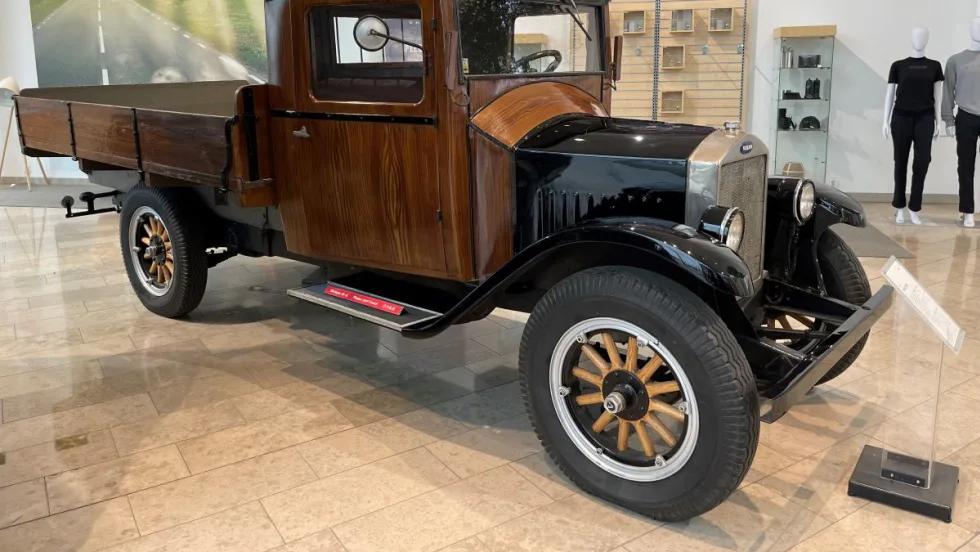 1928 Volvo LV Series truck. 