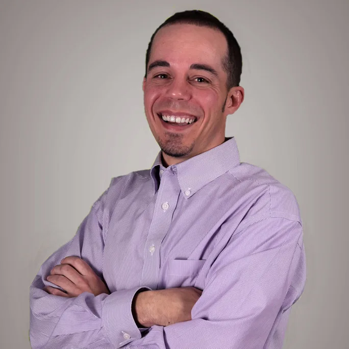 headshot of aaron lindsten