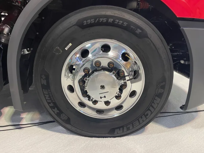 Aperia HALO front steer axle.