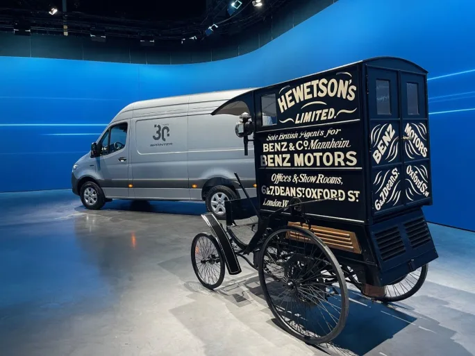Merveces-Benz 1898 delivery wagon.