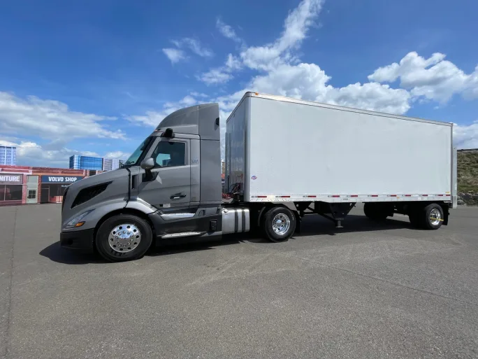 Volvo VNR.