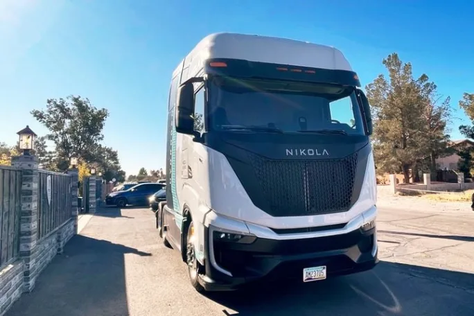 Tesla Tre hydrogen fuel cell cabover truck.