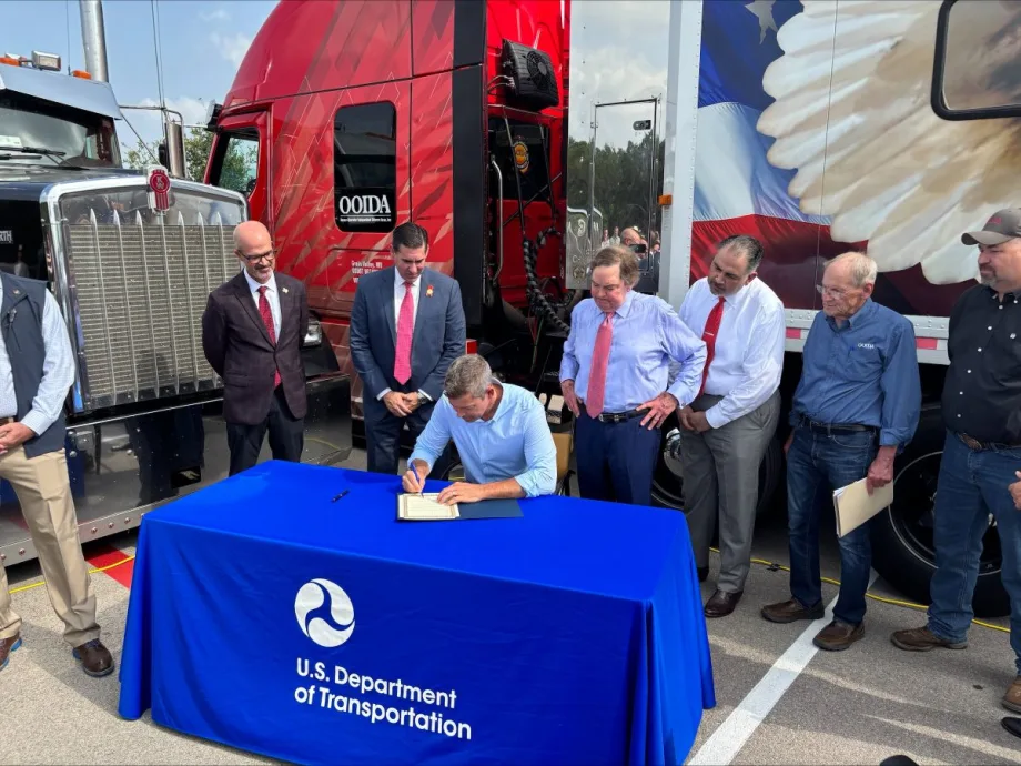 Transportation Secretary Promises to Go After 'Bad Actors' in Trucking