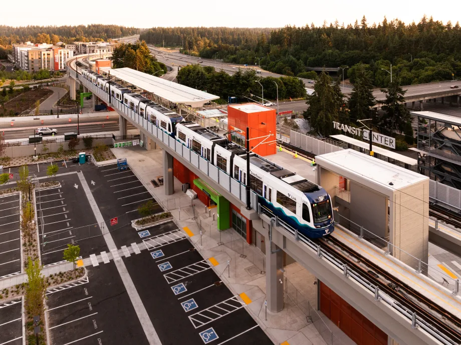 A Long-Awaited Link Reaches Seattle’s Northern Neighbor