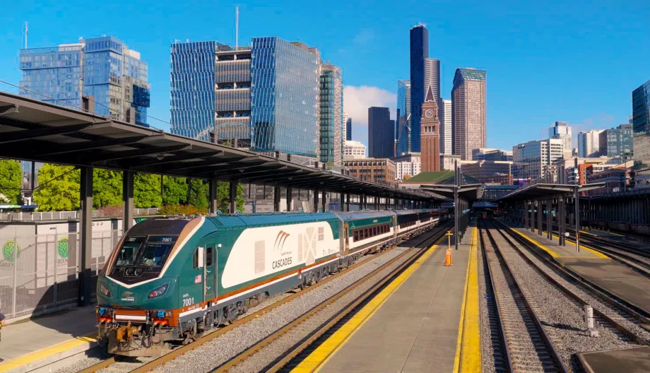 An Amtrak Airo trainset on the Cascades line