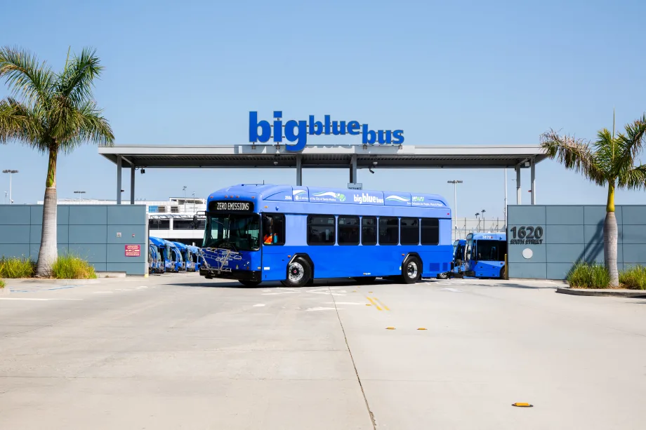 A California zero-emission Big Blue Bus parked outside a bus depot.