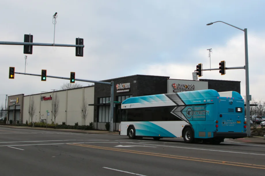 Cherriots bus at traffic signal using LYT technology.