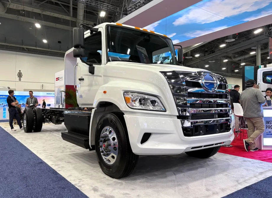 White Hino Le electric tractor on show floor