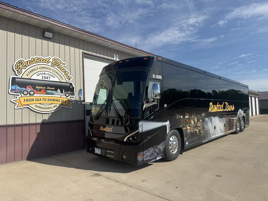 An MCI J4500 for Rustad Tours