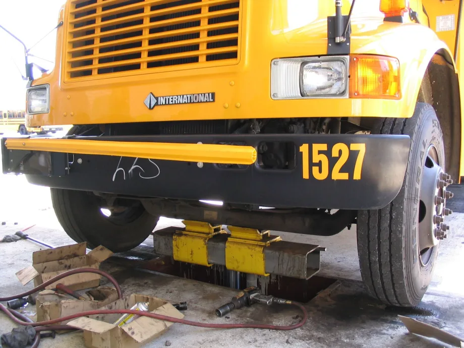 Wheel service lift