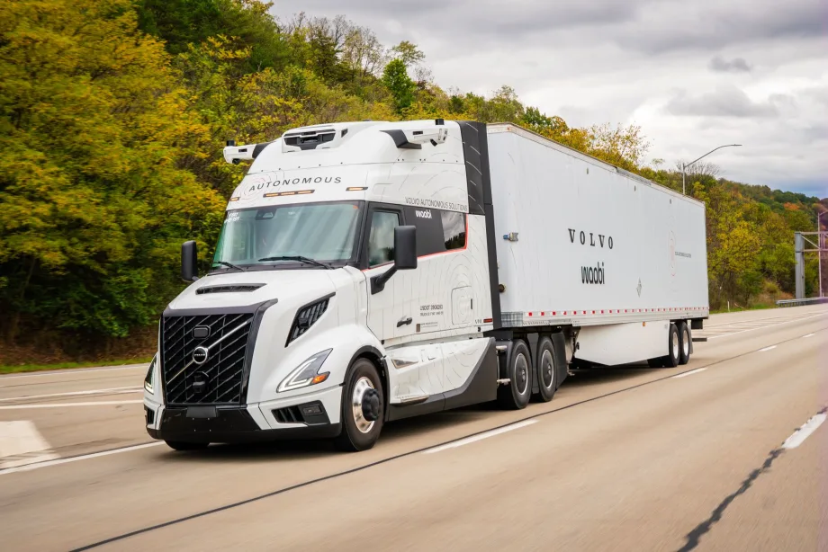 Waabi-Volvo autonomous VNL truck.
