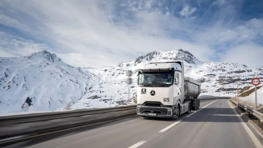 Daimler fuel cell truck.