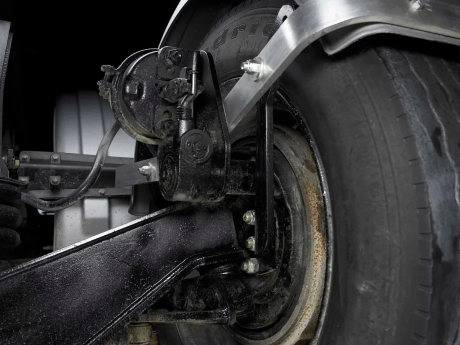 Minimizer Develops Steerable Axle Fender Bracket Kit