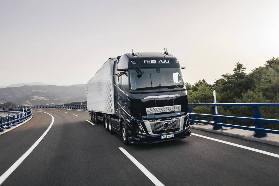 Volvo’s 700-Horsepower 'Green' Truck Engine