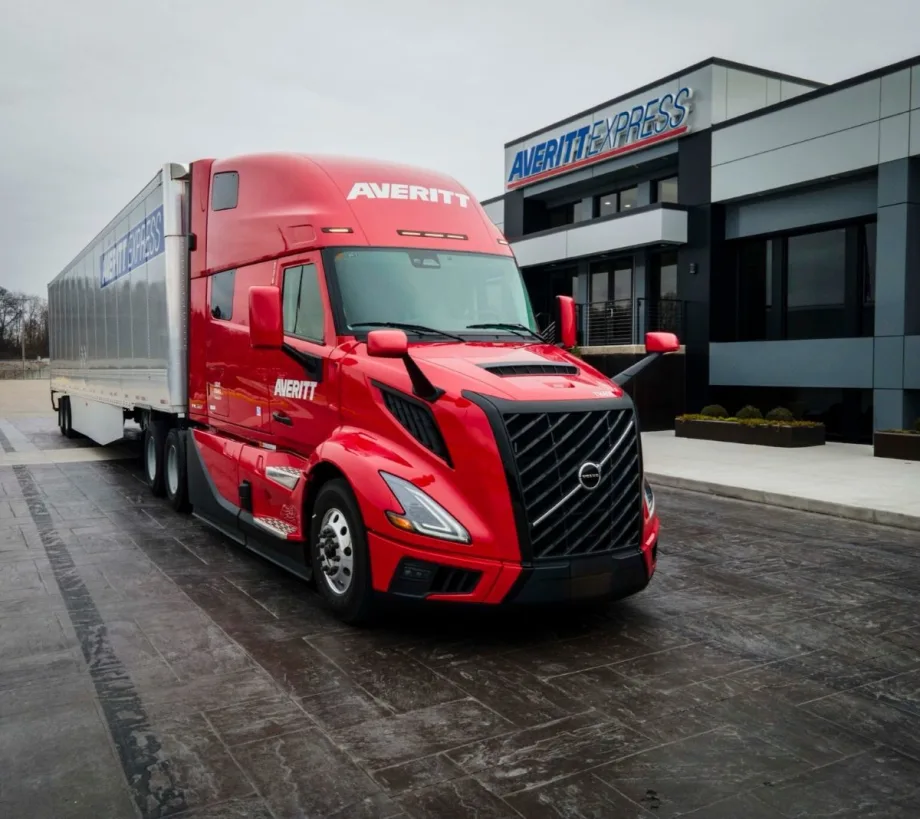 Averitt Express Volvo VNL.