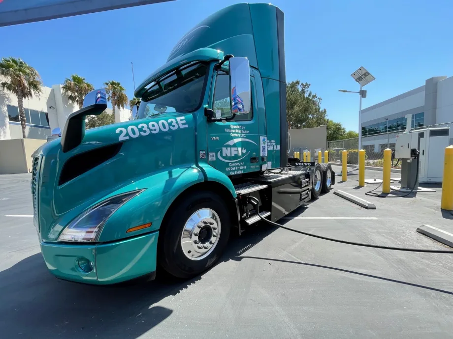 12 Points Toward a Trucking Plan to Save the Planet