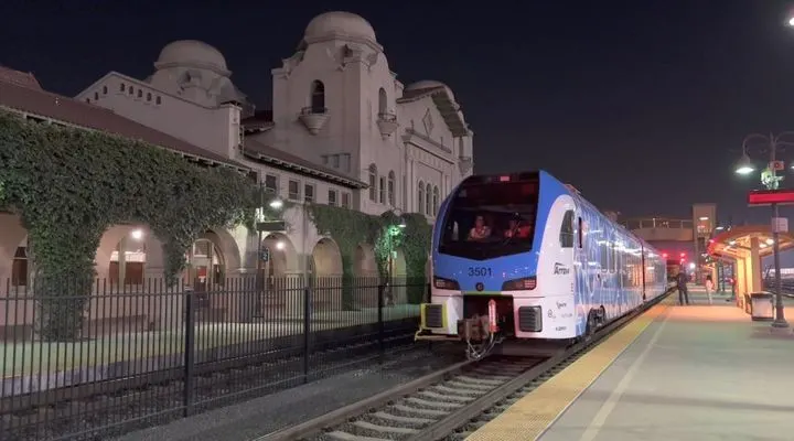 North America’s First Hydrogen-Powered ZEMU Passenger Train Sets Date to Begin Revenue Service